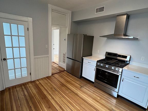 4th image of 98 Boylston St APT 3