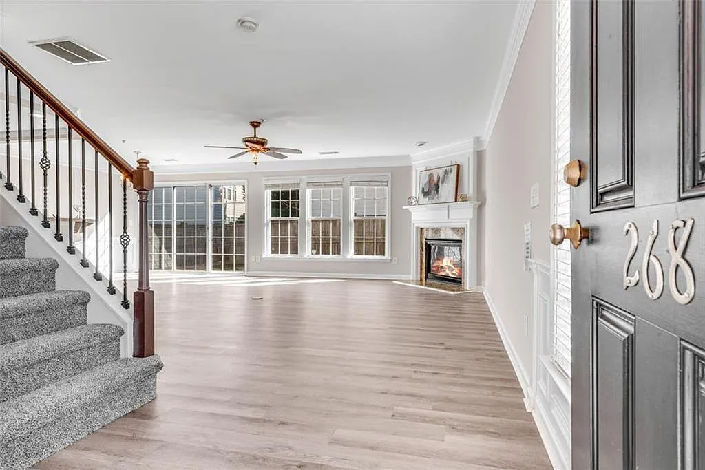 4 bed, 2.5 bath, 1878 sqft, $2,600 — Photo 3