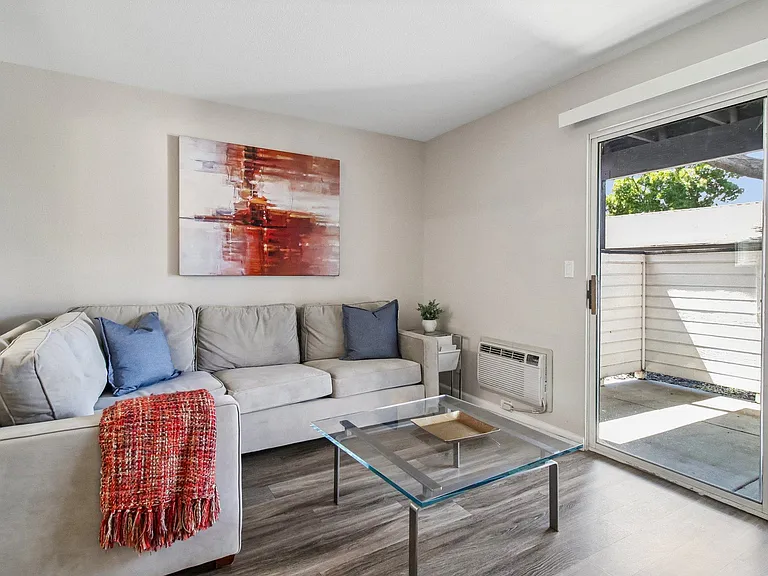 Terra House Apartments — Photo 14