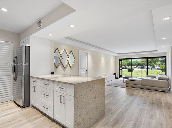 230 Lakeview Dr APT 106