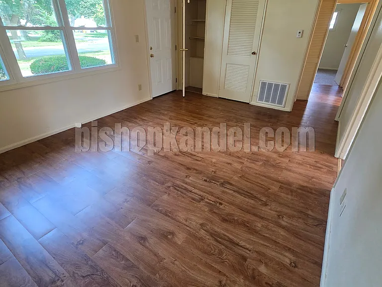 1217 Parkside Pl — Photo 3