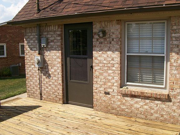 3rd image of 622 Paige Ct