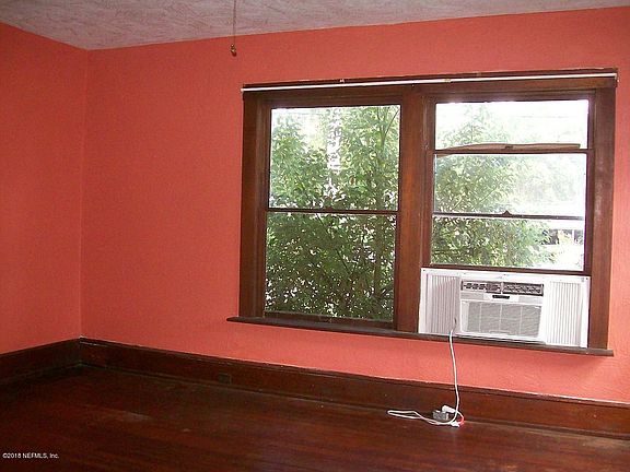 3rd image of 302 Palmetto Ave