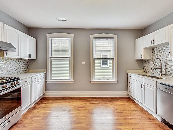 3rd image of 4057 N Whipple St Unit 2