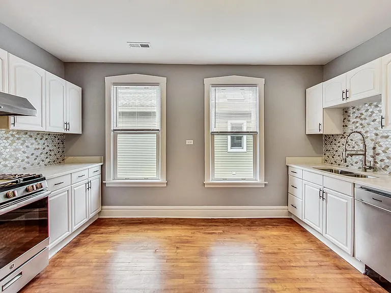 4057 N Whipple St #2 — Photo 3