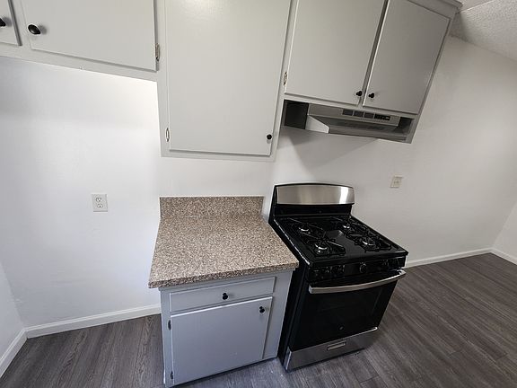 4th image of 7332 Variel Ave #14
