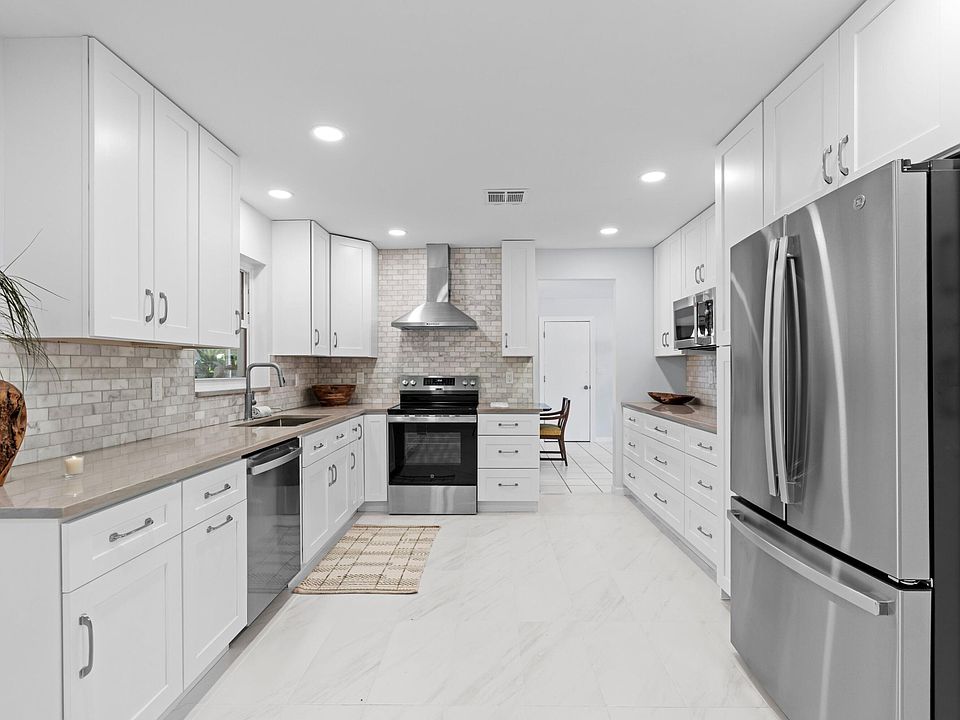 1st image of 324 Sandpiper Avenue