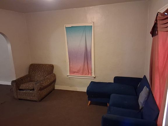 2nd image of 1321 Wellesley Ave