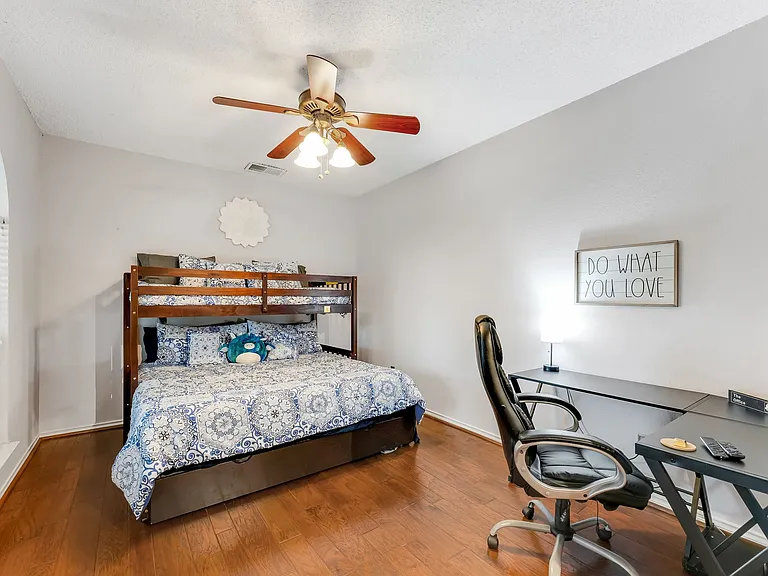 821 Cornell Ln — Photo 1