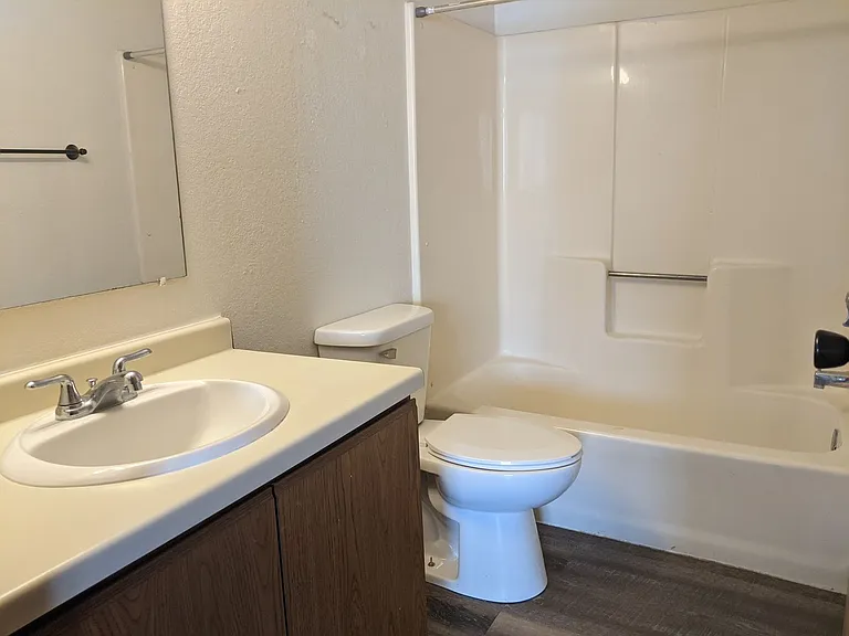 Landview Apartments — Photo 44