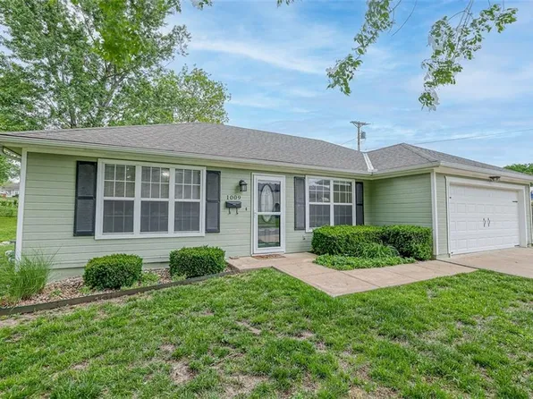 1009 E Oak St, Pleasant Hill, MO 64080