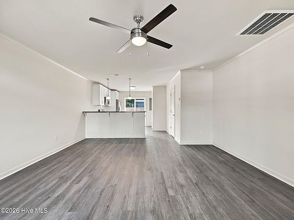 4th image of 386 Boyington Place Road