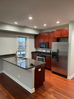 3rd image of 7367 N Ashland Blvd APT 3