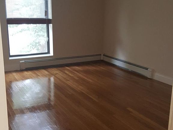 5th image of 11 Hollis Ave