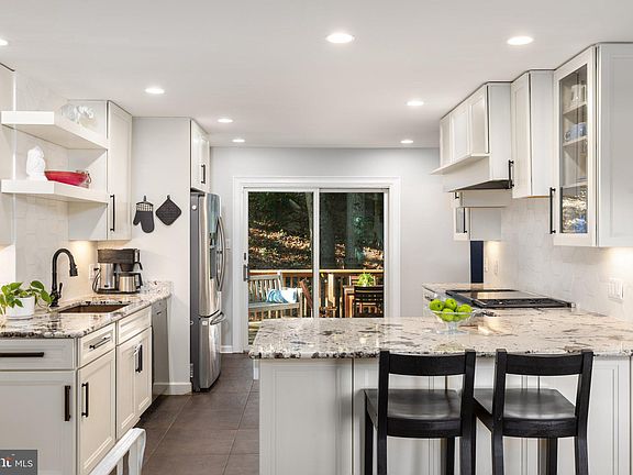 3rd image of 8227 Kay Ct