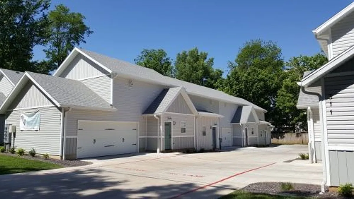Building Photo - Hampton