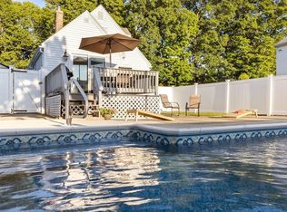 21 Stratford Rd, Weymouth, MA 02191