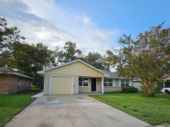 3005 Tanglebriar Dr, Pasadena, TX 77503