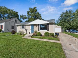 1242 Lore Ln, Green Bay, WI 54303