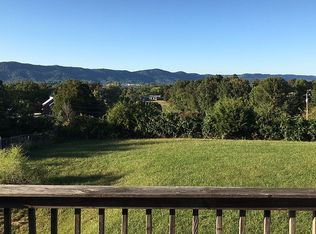 176 Hollifield Dr, Jacksboro, TN 37757