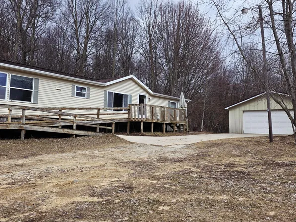 7272 Cedar Lake Rd, Edmore, MI 48829