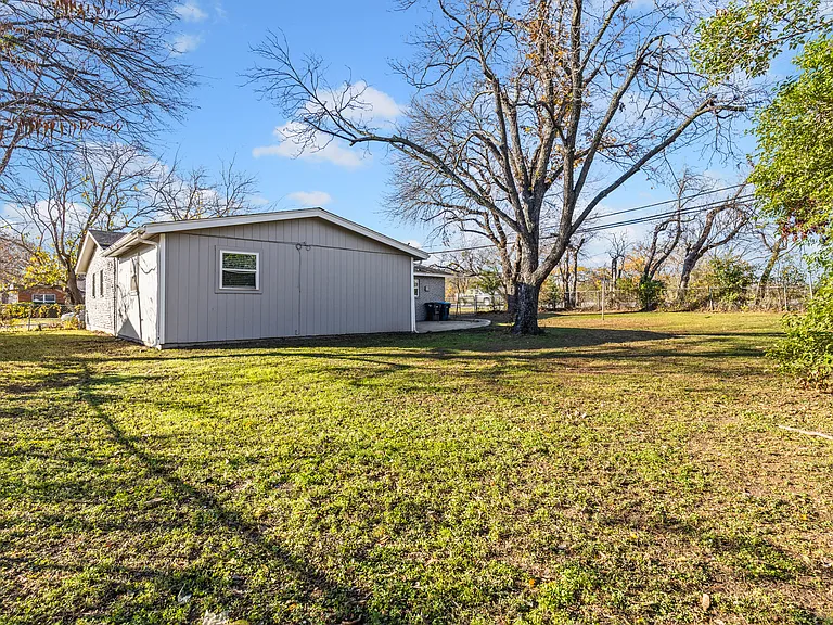 1001 Altamont Dr — Photo 28