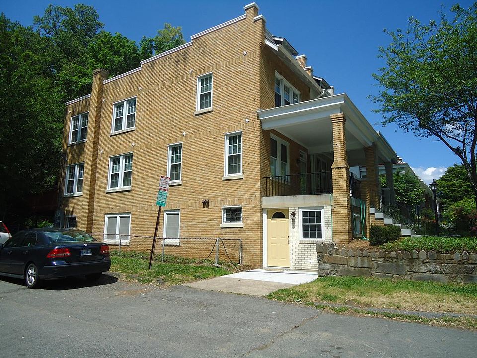 Southern Exposure-Sun Drenched (Basement not included in lease)