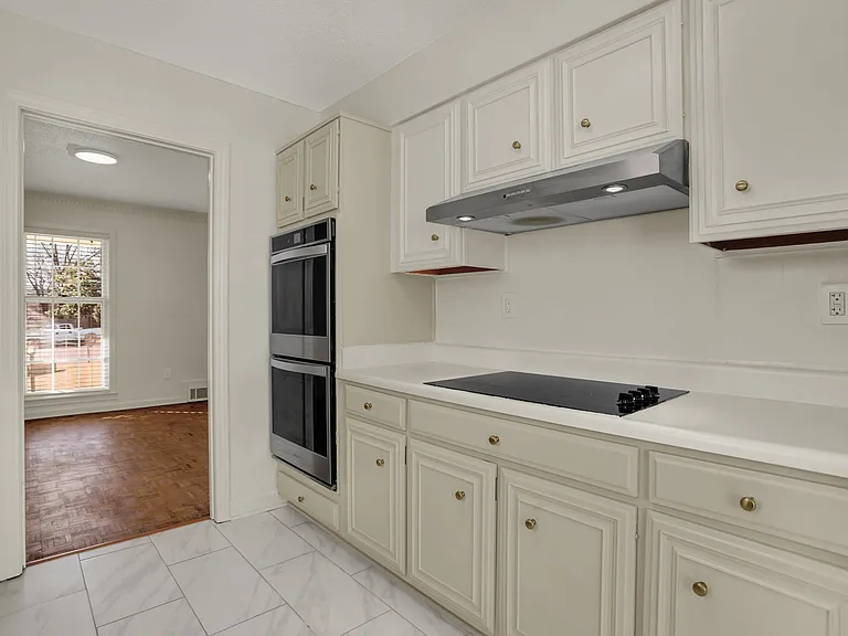 7126 Kings Castle Cv — Photo 7