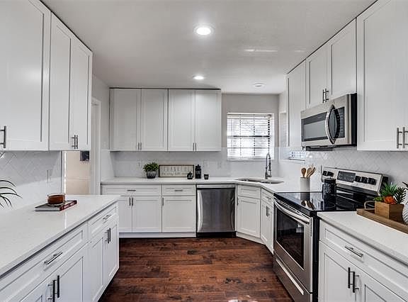 2nd image of 2609 La Vida Pl