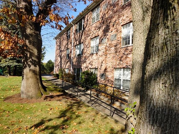 3rd image of 89 Lexington St APT 31