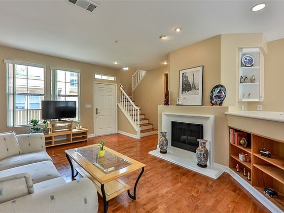 3rd image of 427 W Summerfield Cir