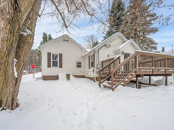 4th image of 346 Maple St