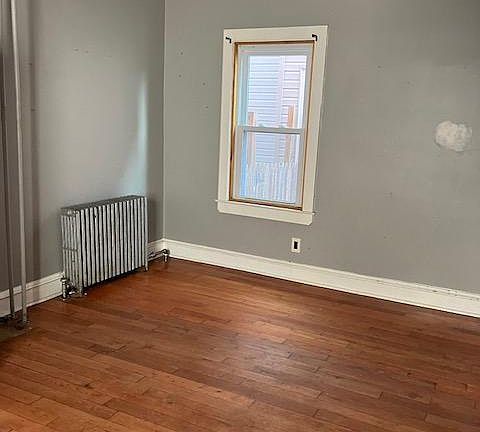 3rd image of 2409 W 2nd St