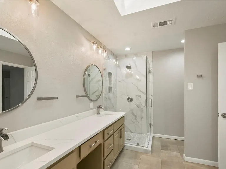 6019 Yellow Rock Trl — Photo 11
