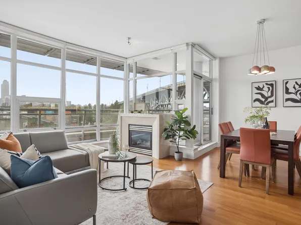 628 Kinghorne Mews #802, Vancouver, BC V6Z 3H6