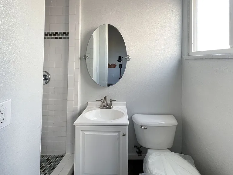 Alex Court Apartments — Photo 10