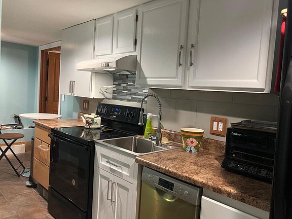 Amply equipped kitchen with full size fridge, electric stove & oven, sink with garbage disposal, bosch dishwasher, electric coffee maker, toaster oven, microwave oven, electric instant pot, rice cooker, pots & pans, stoneware plates & bowls