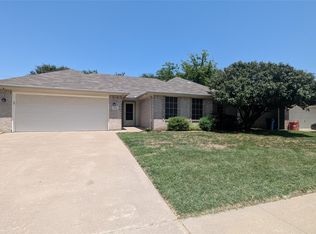 916 Heberle Dr, Burleson, TX 76028