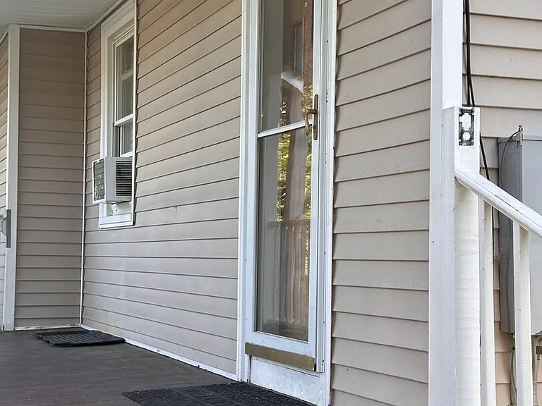 Hampden St — Photo 25