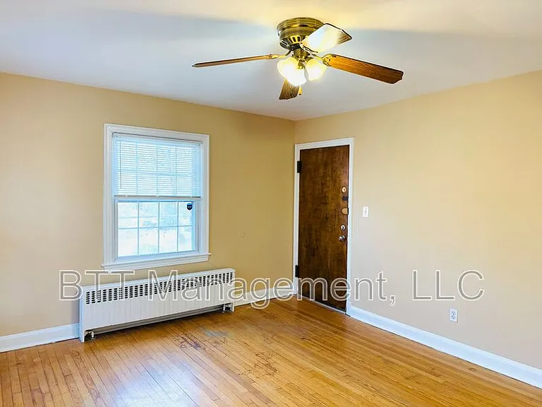 8408 Greenwood Ave #3 — Photo 9