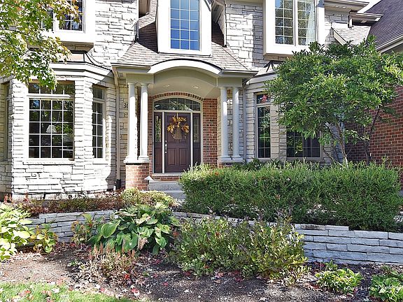 2nd image of 3021 Majestic Oaks Ln