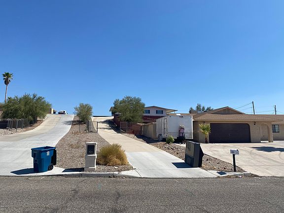 4th image of 2520 Smoketree Ave N