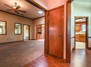 2825 Cliffside Ct, Grapevine, TX 76051