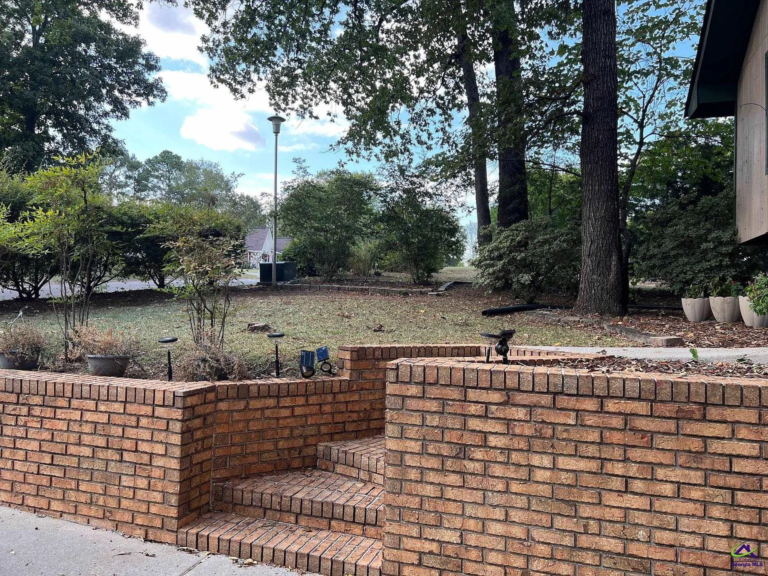 3 bed, 2.5 bath, 2350 sqft, $1,800 — Photo 3