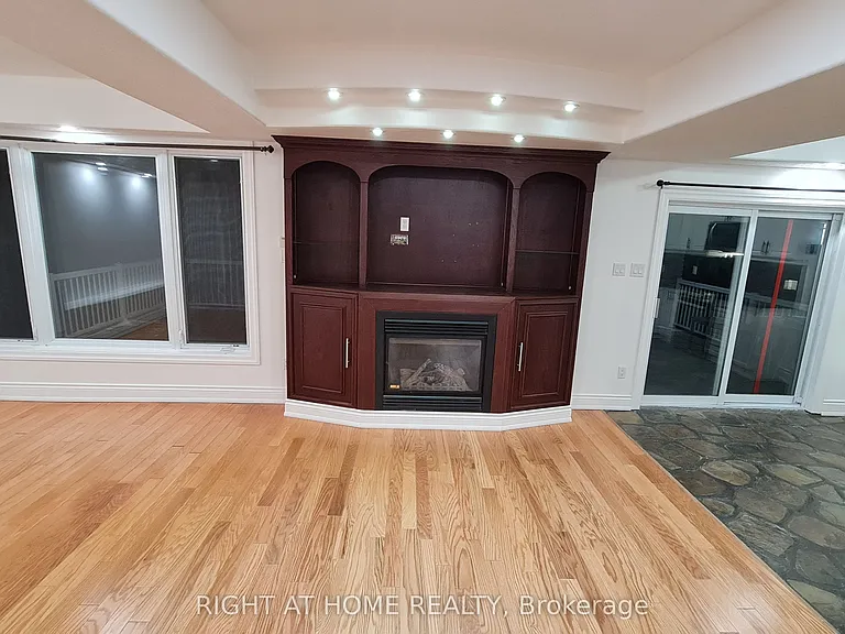 172 Lena Cres #2 — Photo 12