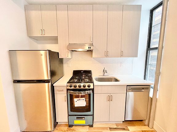 4th image of 342 E 65th St #4RW