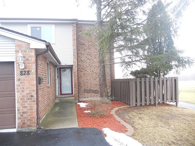 1st image of 828 Greenbriar Ln