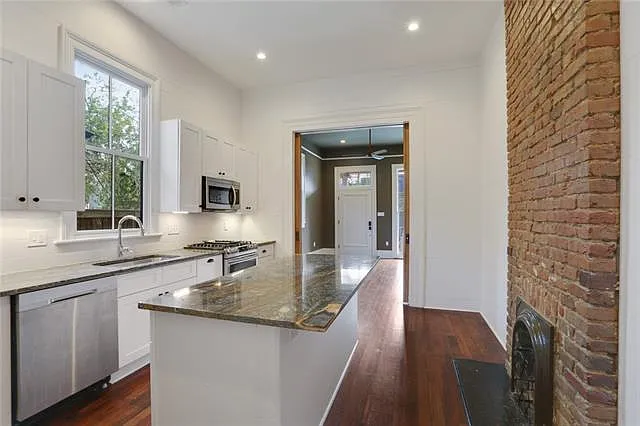 3437 Baronne St — Photo 5