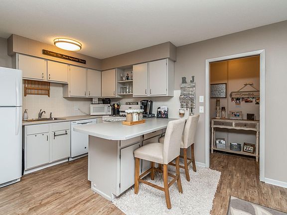 3rd image of 707 2nd Ave SW #7
