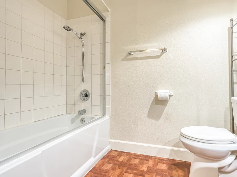 1101 W Macarthur Blvd #271 — Photo 11